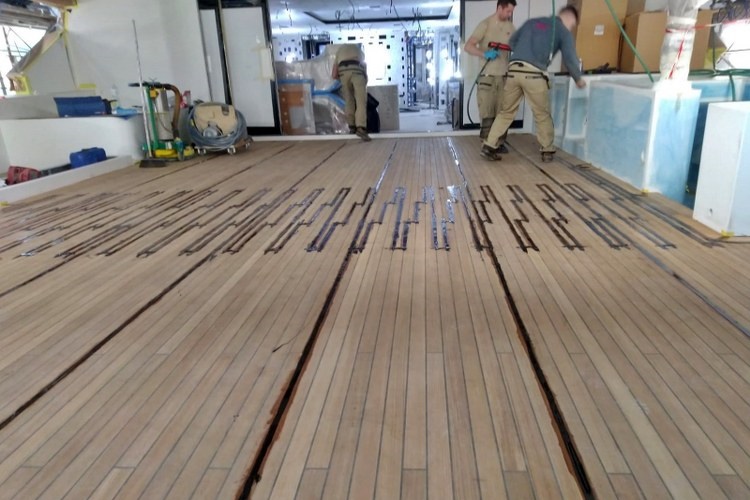 Fitting marine teak deck by Duca Solutions