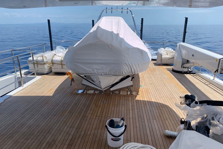 Motor yacht teak deck by Duca Solutions